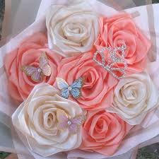 Rosas Bicolor con Mariposas y Tiara