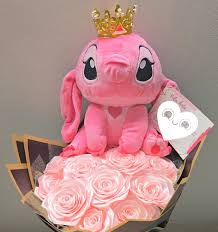 Ramo de Rosas Rosadas con Peluche de Conejita Princesa