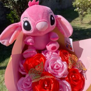 Ramo de Rosas Rosadas con Peluche de Conejita Princesa