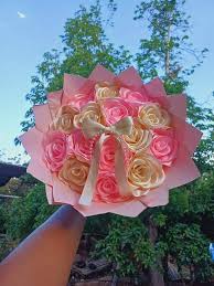 Rosas en Tonos Rosa y Crema